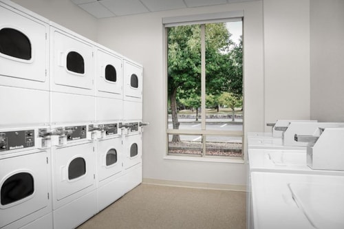 Queen Studio Near Beeler Memorial Pocket Park HOU 14 Luxury Bookings