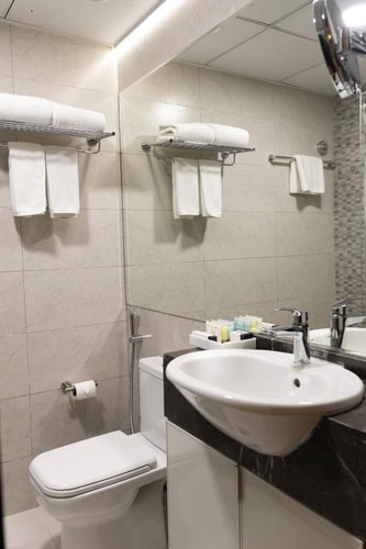 Deluxe King Or Twin Room Near Rayyan Mandi Rigga 7 Luxury Bookings