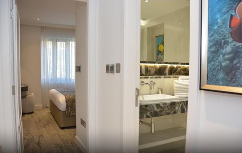 1 Bedroom Deluxe Apartment Near Barclays Bank LON 9 Luxury Bookings