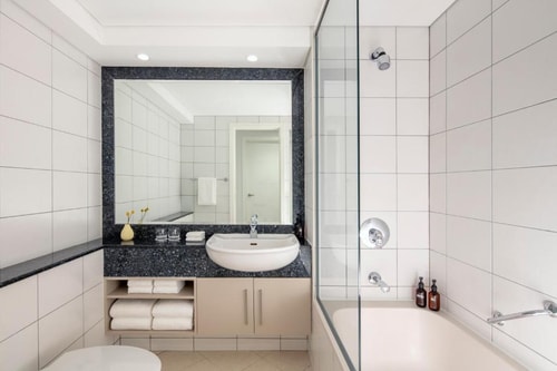 Two Bed Room Suite Next to DIFC Metro Dubai 18 Luxury Bookings