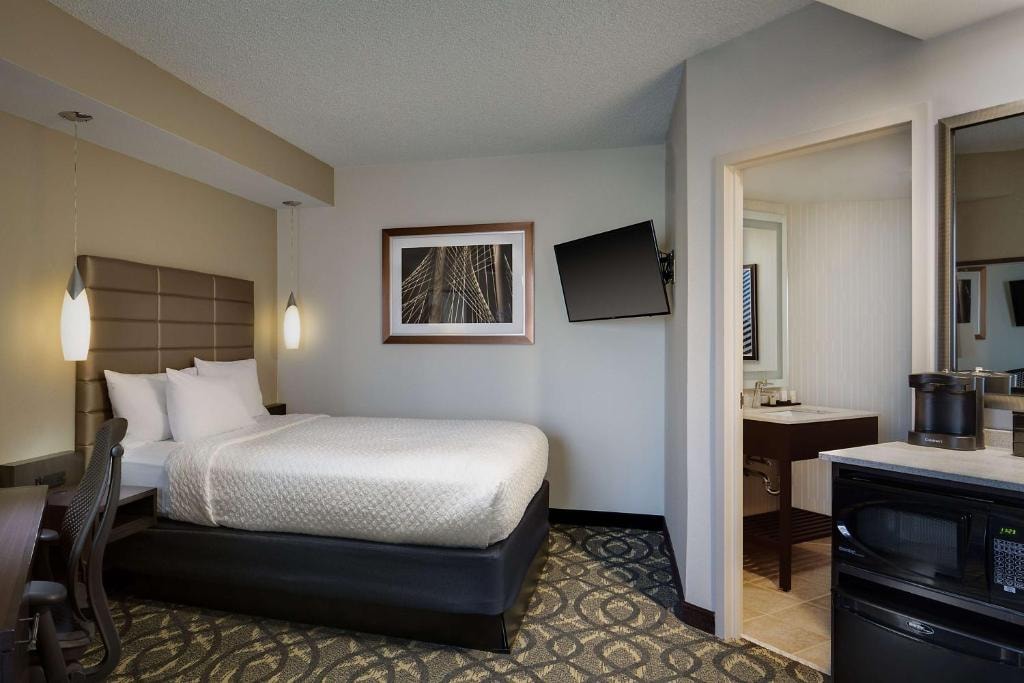 Standard Room Near Bachman Greenbelt Trail DAL Luxury Bookings