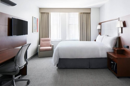 King Room Near Discovery Green in Houston HOU Luxury Bookings