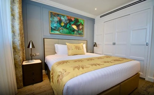 3 Bedroom Deluxe Apartment Near Barclays Bank LON Luxury Bookings