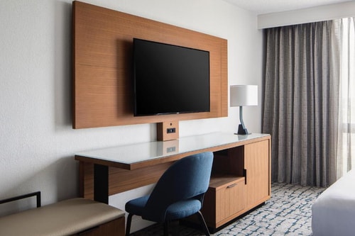 Queen Room Near William P Hobby Airport HOU 3 Luxury Bookings