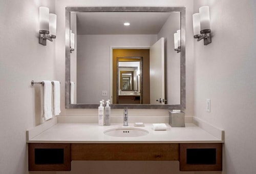 King Room Near Giant Eyeball DAL 8 Luxury Bookings