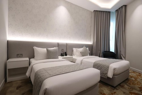 Standard Queen Or Twin Room Near Etisalat Academy 3 Luxury Bookings