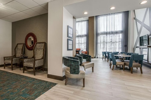 King Room Near Central Dentist DAL 10 Luxury Bookings