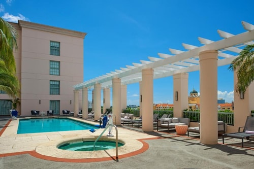 King Or Twin Guest Room Near Panera Bread MIA 12 Luxury Bookings
