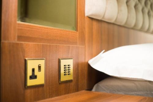 Standard Double Room Near Studio Integrate LON 3 Luxury Bookings