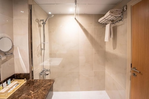 Standard King Or Twin Room Near New Academy School 13 Luxury Bookings