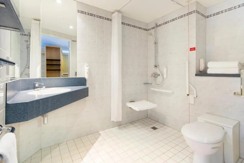 Double Room Near Normand Park LON 3 Luxury Bookings