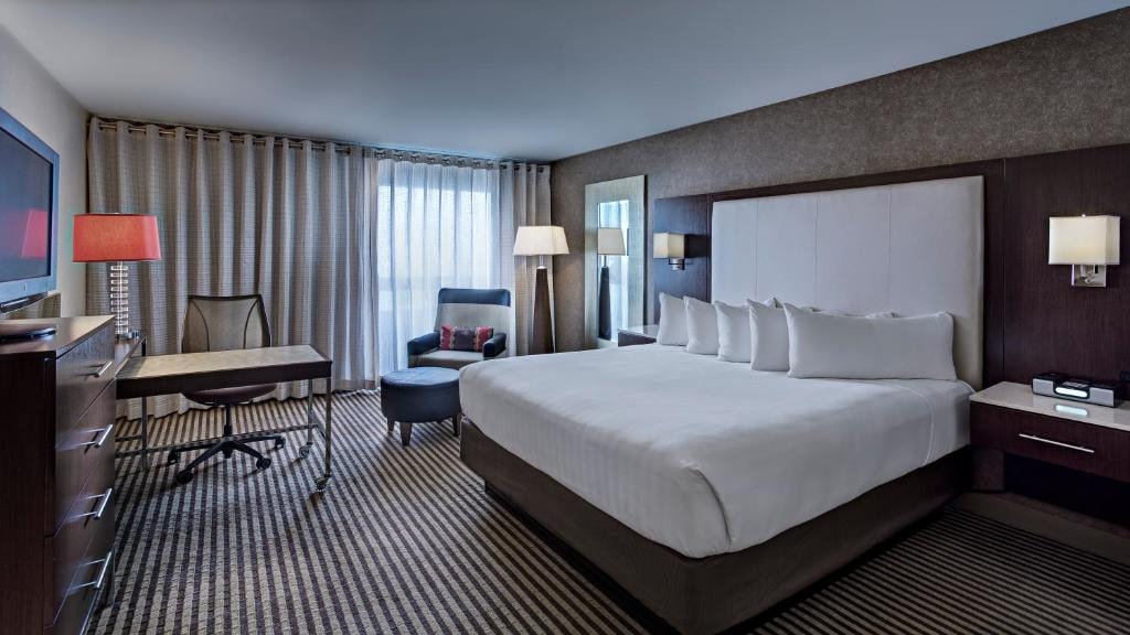 King Room Near DFW Airport Energy Plaza DAL Luxury Bookings