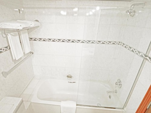 Premier King Or Twin Room Near Public Library 4 Luxury Bookings