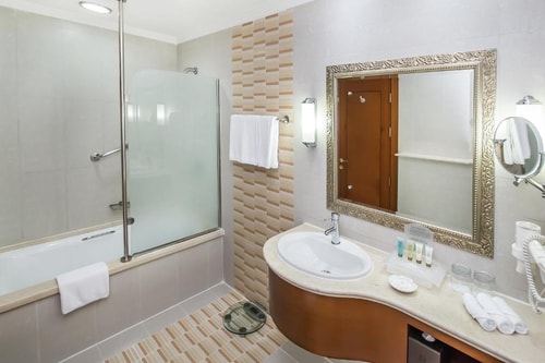 Deluxe Double Room Near Medeor Hospital Dubai 3 Luxury Bookings