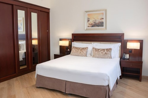 Studio Apartment near to Dubai Internet City Metro 0 Luxury Bookings