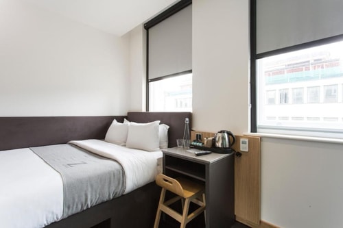 Queen Room Near Temple Church LON 3 Luxury Bookings
