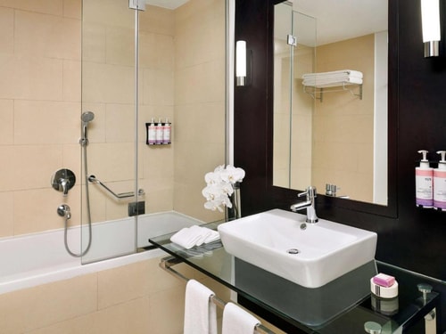 Superior Room Near DMCC Metro Station 4 Luxury Bookings