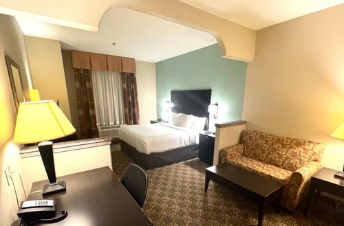 King Suite Near Camden Park Westchase HOU 2 Luxury Bookings