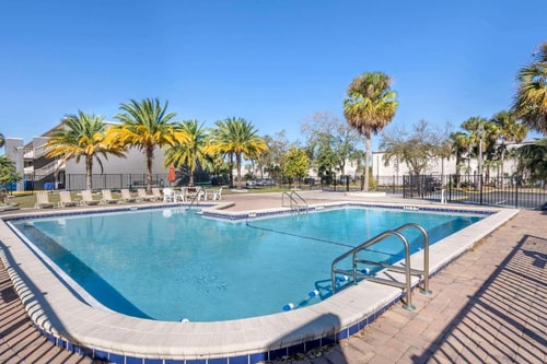 King or Twin Room Gator Golf Adventure Park ORL 11 Luxury Bookings