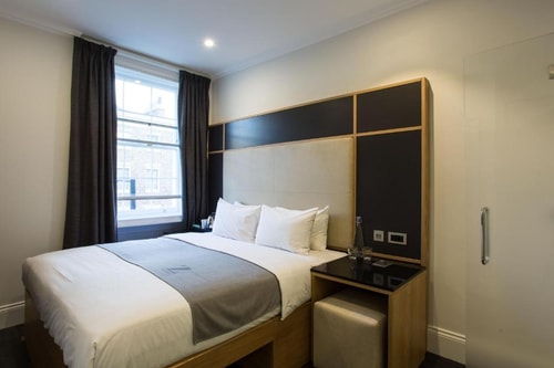 Queen Room Near Montagu Square Garden LON Luxury Bookings