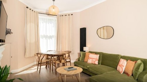 One Bedroom Apartment Near Tantric Journey LON 5 Luxury Bookings