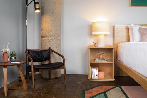Standard Room Near Johnny's Chicken & Waffles DAL 3 Luxury Bookings