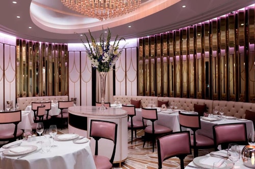 Deluxe Queen Room Near The Wellness Lab LON 11 Luxury Bookings