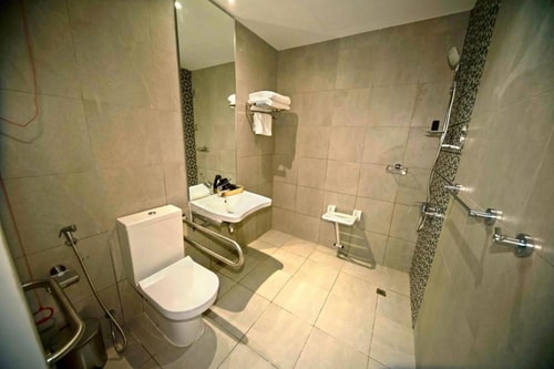 Deluxe King Or Twin Room Near Riah Towers Dubai 7 Luxury Bookings