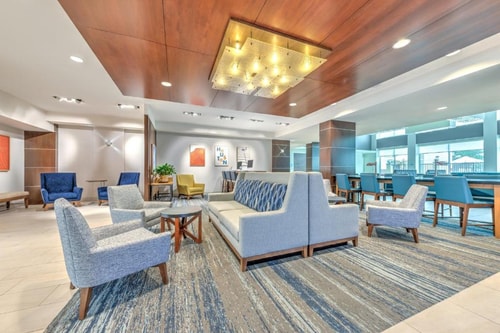Standard King Or Twin Room Near Planet Fitness HOU 11 Luxury Bookings