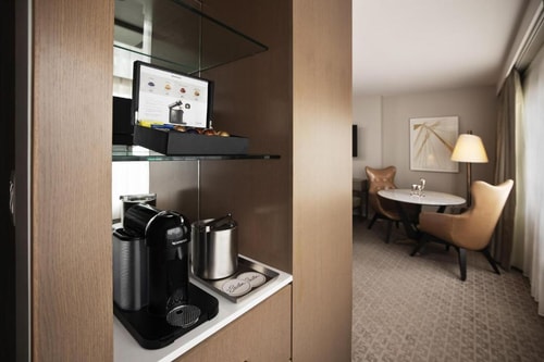 Deluxe King Room Near Main Street Garden Park DAL 4 Luxury Bookings