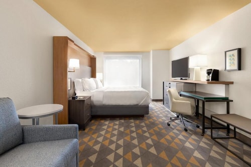 Standard King Room Near IAH Airport Area HOU 1 Luxury Bookings