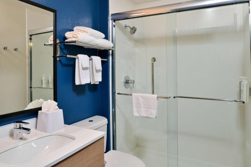King Room Near Mathur Law Offices PC DAL 8 Luxury Bookings