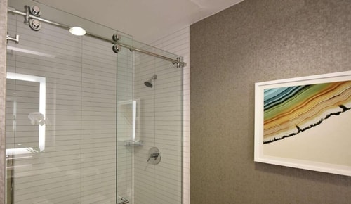 King Room Near Venture Commercial Real Estate DAL 6 Luxury Bookings