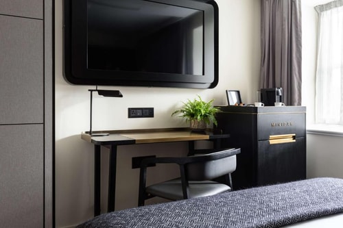 Double Room Near Tesco Express LON 2 Luxury Bookings