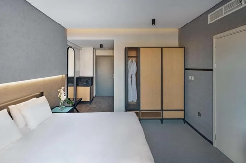 King Room Near China Civil Engineering Dubai 2 Luxury Bookings