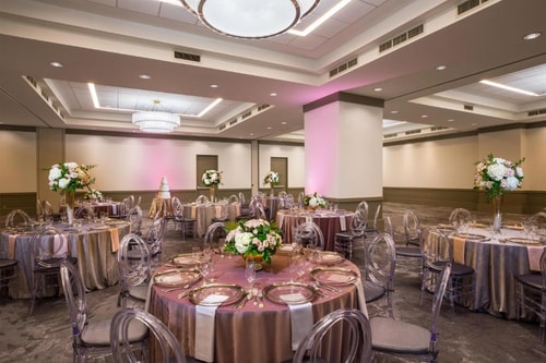 King Room Near Sam Houston Park HOU 13 Luxury Bookings