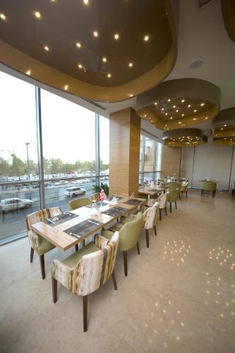 Standard King Or Twin Room Near Baniyas Square 11 Luxury Bookings
