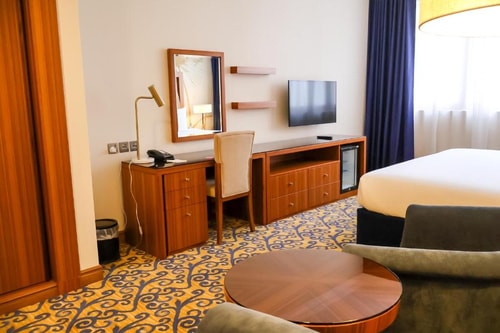 Executive Suite Near Plant Exhibition Garden 3 Luxury Bookings