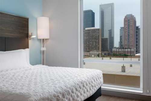 King Room Near Toyota Center HOU 1 Luxury Bookings