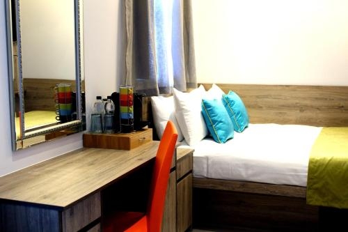 Double Room Near Italian Gardens London LON Luxury Bookings