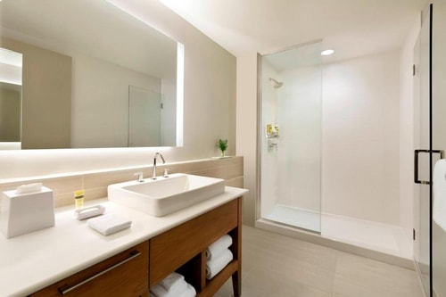 Guest Room Near Brook Hollow Golf Club DAL 4 Luxury Bookings