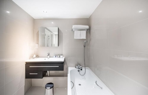 Standard Room Near Holland Park LON 3 Luxury Bookings
