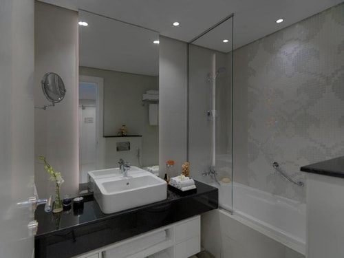 Three Bedroom Suite Near Bay Square Dubai 7 Luxury Bookings