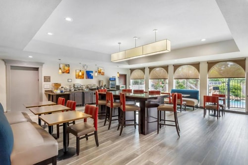 King Room Near Suns Wholesale Club HOU 8 Luxury Bookings