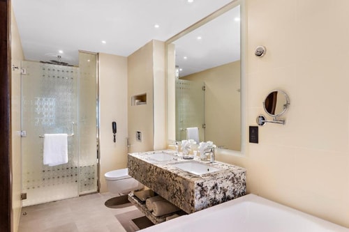 Suite Room Near Indigo Hotel Downtown Dubai 7 Luxury Bookings