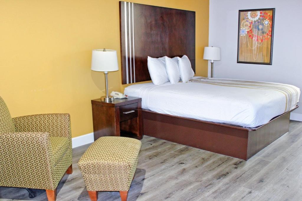 King Suite Near Northwest Point Business Park HOU Luxury Bookings