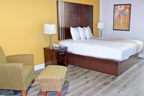 King Suite Near Northwest Point Business Park HOU Luxury Bookings