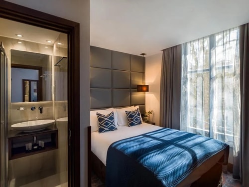 Deluxe Double Room Near Cleveland Square LON Luxury Bookings