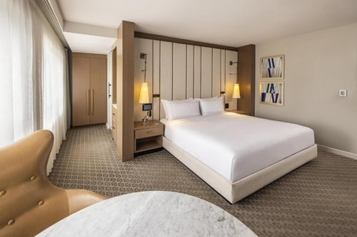 Deluxe King Room Near Main Street Garden Park DAL 1 Luxury Bookings