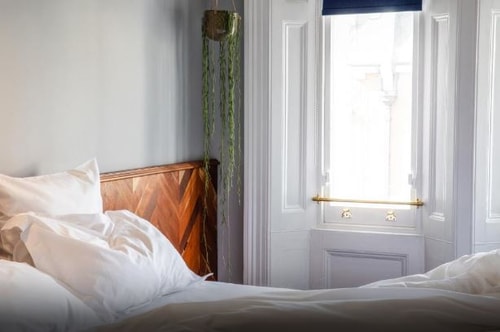 Double Room Near Norfolk Square Garden LON 3 Luxury Bookings